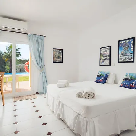 Villa Family And Pool By Homing