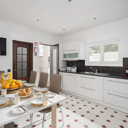 Family And Pool By Homing Villa Albufeira