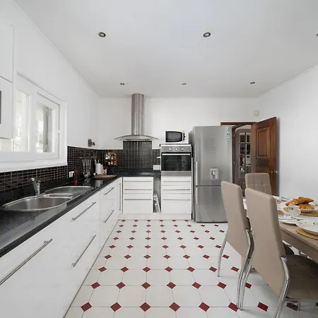 Villa Family And Pool By Homing Albufeira