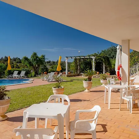 Villa Family And Pool By Homing *