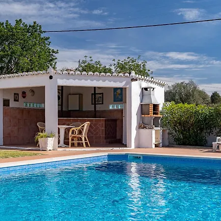 Villa Family And Pool By Homing *