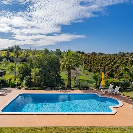 Villa Family And Pool By Homing *